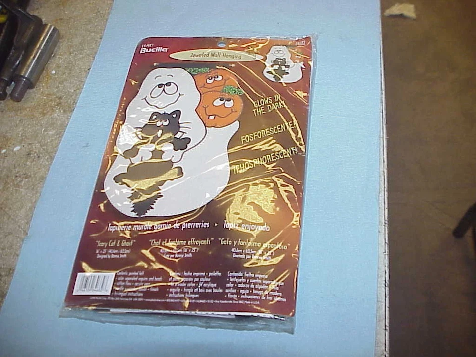 Kit colgante de pared Bucilla Halloween brilla en la oscuridad gato aterrador fantasma #84682 NUEVO Foto 1 de 1