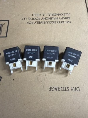 (1) One SUZUKI SIDEKICK GEO TRACKER 1.6 OEM POWER RELAY WITH PLUGS 31850-80C10 - Image 1 of 4