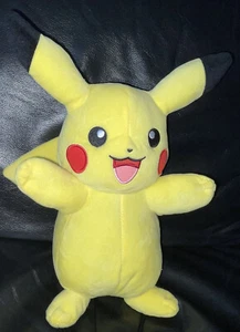 POKÉMON 13 ZOLL PLÜSCHTIER PIKACHU LEUCHTEN MIT SOUNDS ARBEITEN MIT BATTERIEN INKL. - Bild 1 von 8