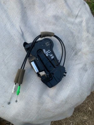 Lexus IS250 IS350 2015 actuador de cierre de puerta del lado del pasajero delantero derecho OEM Foto 1 de 4