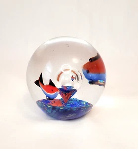 Vintage Art Glass Paper Weight Tropical Fish Aquarium Globe Sculpture - Picture 1 of 4