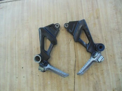 Soporte reposapiés trasero derecho izquierdo Kawasaki Ninja ZX11 zx-11 D zx11d zx1100  Foto 1 de 3