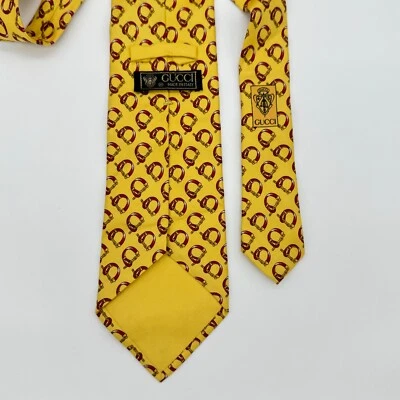 Corbata de Colección GUCCI Seda Cuello Dorado Amarillo Estampado Completo Diseño 3.75" Ancho Foto 1 de 4