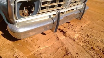 Parachoques delantero cromado para camioneta Ford F100 65-77 OEM Foto 1 de 4