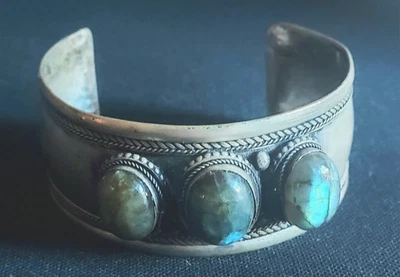 Antiguo brazalete de metal tono plata estilo boho vintage con juego de labradorita Foto 1 de 4