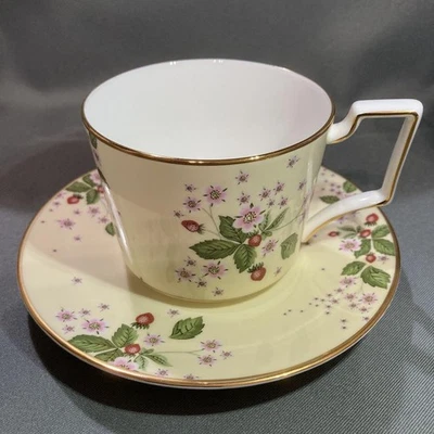 Wedgwood 野草莓开花黄色杯子和碟子英格兰无盒 — 第 1/4 张图片