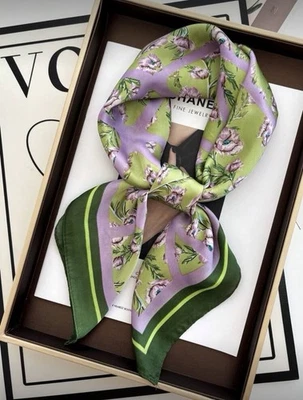 Silky 围巾女式紫色绿色大花头巾方形头巾包 68*68 厘米 — 第 1/4 张图片
