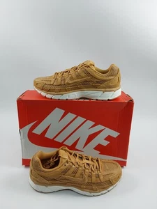 Nike P-6000 SE lino trigo/oro metálico/vela HF0015-201 para hombre talla 8 - Imagen 1 de 9