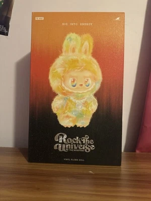 POPMART The Monsters Rock The Universe 乙烯基 Labubu 毛绒娃娃 全新未拆封 — 第 1/2 张图片
