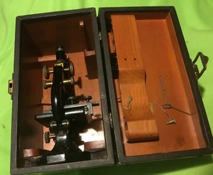ANTIQUE ~ SPENCER BUFFALO ~ CAST IRON ~ BRASS ~ MICROSCOPE ~ WOODEN CASE ~ - Foto 1 di 12