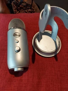 Blue Yeti Mikrofon silber mit Ständer und Halterung siehe Beschreibung. - Bild 1 von 10