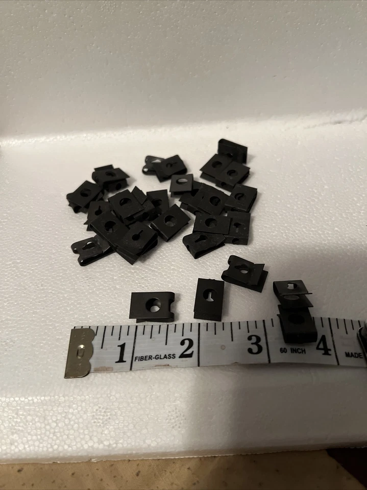 #6 Tornillo X 5/8” Ancho X 3/8” Largo Resorte Auto Cuerpo Clip Tuercas en U Lote de 25 Clips Foto 1 de 4