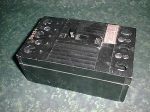 General Electric 3 Pole - 225 Amp Breaker Cat# TQD32225 - 240 VAC (27727-F1) - Imagen 1 de 2