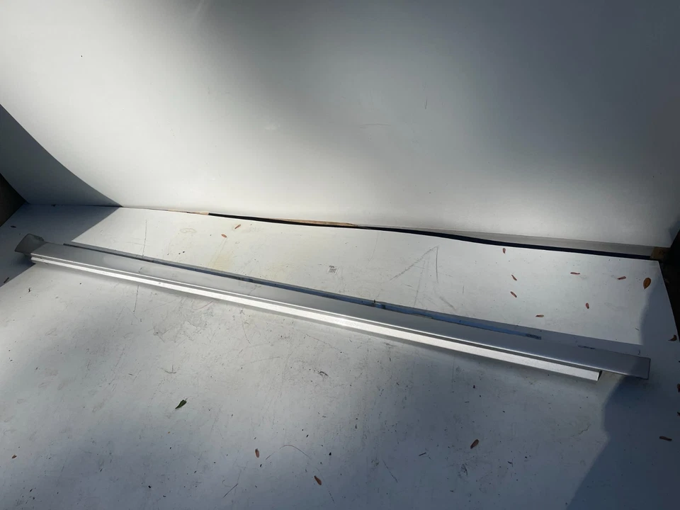 Moldura de panel basculante lateral izquierdo Cadillac Dts 2005-10 15239655 OEM Foto 1 de 4