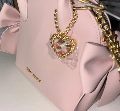 Сумка Betsey Johnson XOHolly розовая купольная двусторонняя с бантом и подвеской через плечо - Изображение 1 из 4