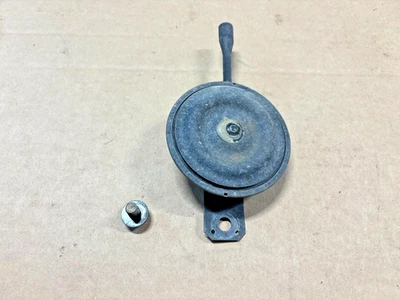 1990-1995 Toyota Pickup 4Runner Horn Right Front Low Tone Horn OEM - Image 1 of 3