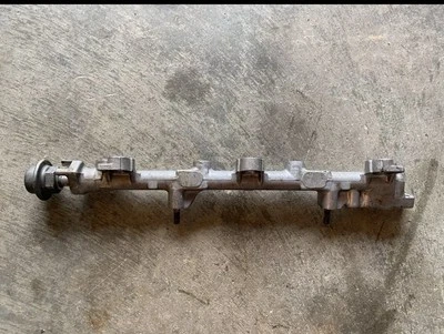 94-01 1995 ACURA INTEGRA FUEL RAIL 1.8L FABRICANTE DE EQUIPAMENTO ORIGINAL FRETE RÁPIDO - Imagem 1 de 3