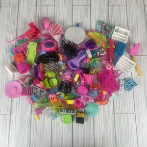 Lotto 165 PEZZI Barbie Pennelli Appendiabiti Gioielli Accessori Fashion Doll - Foto 1 di 8