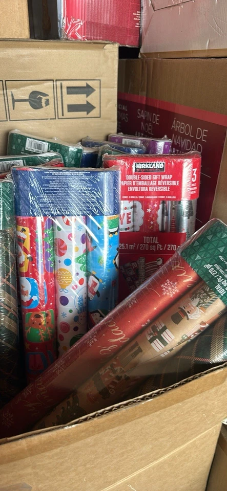 KIRKLAND SIGNATURE DOUBLE-SIDED GIFT WRAP, RED/WHITE DOTS 400 - Image 1 of 1