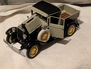 TOP QUALITY 1931 MODEL A TRUCK MOTOR CITY CLASSICS 1:18 SCALE 9"L PERFECT COLORS - Picture 1 of 21