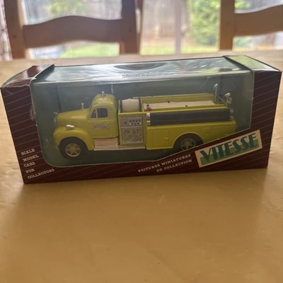 Bb172- Vitesse 430.4 Mack Fire Pump Truck Phoenix  - Image 1 of 4