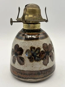 Lámpara de aceite de gres hecha a mano Country marrón patrón floral sin huracán 1980 - Imagen 1 de 10