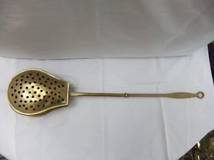 Antiker durchbohrter Messing Kastanienbräter Wandbehang Länge 55 cm Pfanne 11 x 15 cm - Bild 1 von 10