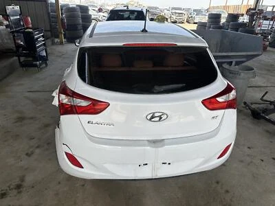 Tapa de cubierta usada se adapta a: Hyundai Elantra Hatchback GT 2016 mercado de Canadá con vidrio solar Foto 1 de 4
