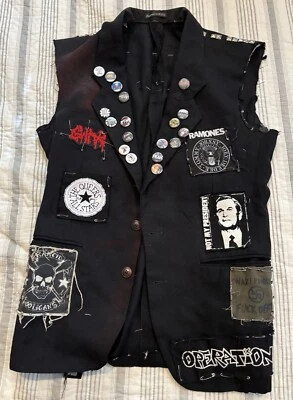 Traje Punk Casero Sin Mangas + Prendedores Banda Punk + Parche Dead Kennedys Ver Fotos Foto 1 de 4