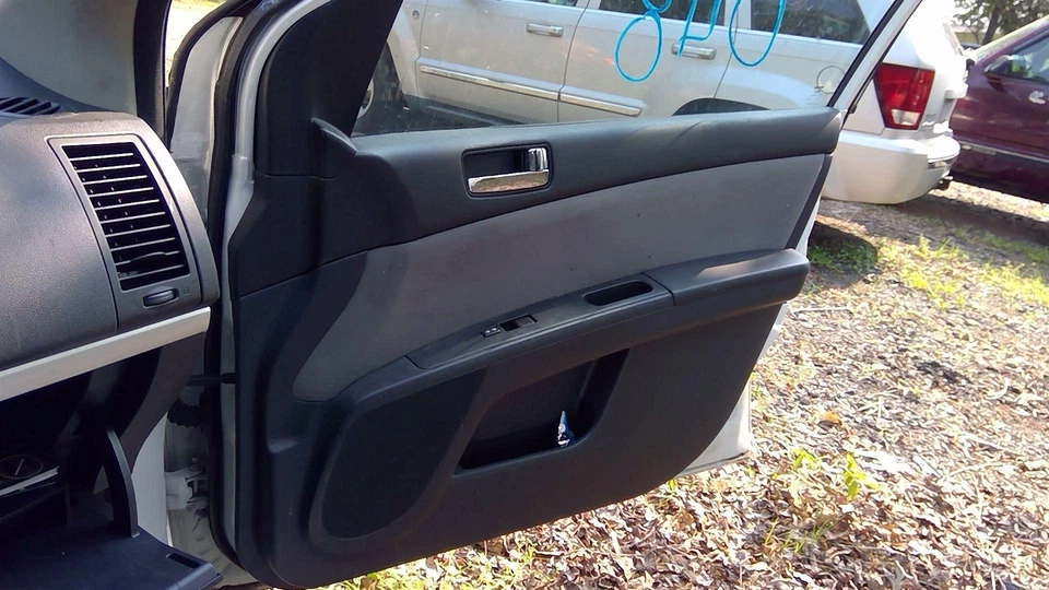 Panel de moldura de puerta de pasajero delantero Nissan Sentra 10-12 OEM Foto 1 de 1