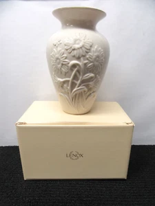 Vtg Lenox Vase "Delightful Daisies" 2003 w/Original Box & Tissue  See Pics!! - Picture 1 of 8