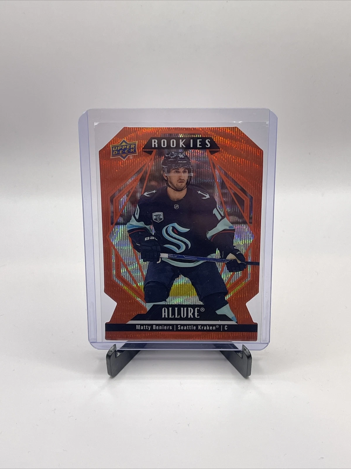 22-23 UD Allure Hockey RC Rookies SP Die Cut Orange Slice 150 Matty Beniers