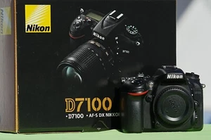 Cámara réflex digital NIKON D7100. Caja original y accesorios. Dos baterías. - Imagen 1 de 3