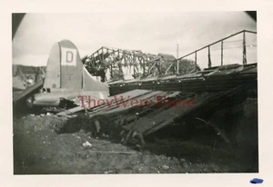 *WWII photo- 100th Bomb Group-  B 17 Bomber plane BADGER BEAUTY V (42-30604)* - Picture 1 of 5