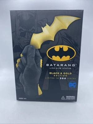 Estatua Batman Batarang: Edición Negra y Dorada (Exclusiva SDCC 2022) Foto 1 de 4