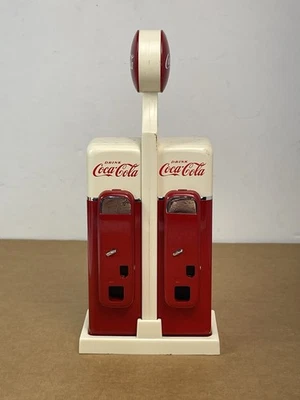 Máquina expendedora Coca-Cola Vintage 1993 bomba de gas sal pimienta coctelera juego con soporte Foto 1 de 4