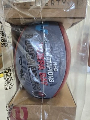 Antonio Brown Tampa Bay Bucs Firmado The Duke Fútbol Certificado por la JSA. Foto 1 de 4