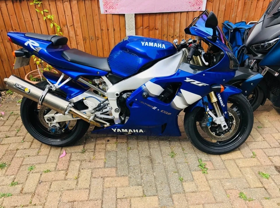 Yamaha YZF R1 2001 - Image 1 of 4
