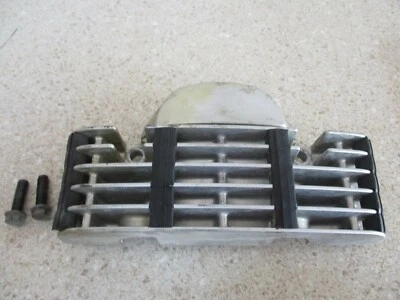 2003 YAMAHA TTR125 TAMPA LATERAL DA CABEÇA DO CILINDRO FABRICANTE DE EQUIPAMENTO ORIGINAL, 5HH-11185-00-00, MX90 - Imagem 1 de 4