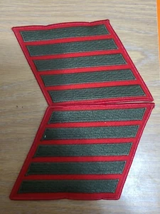 USMC 5 Barras Verde/Rojo MARCAS DE HACHÍS Rayas de Servicio Juego de Parches Marines Chevrons - Imagen 1 de 2