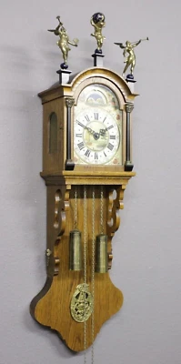 Antike  Mondphase  Friesenuhr  Messing Figuren Malerei Uhrmacher geprüft - Bild 1 von 4