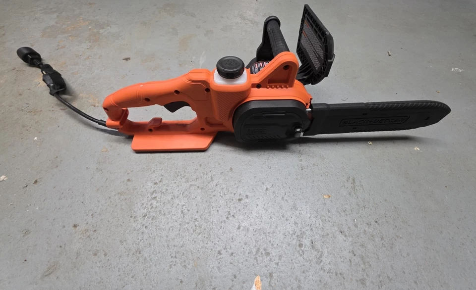 Бензопила электрическая Black & Decker BECS600 8 А 14 дюймов Проводные - Изображение 1 из 4