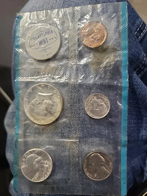 1964 philadelphia uncirculated Coin Set - Image 1 of 2