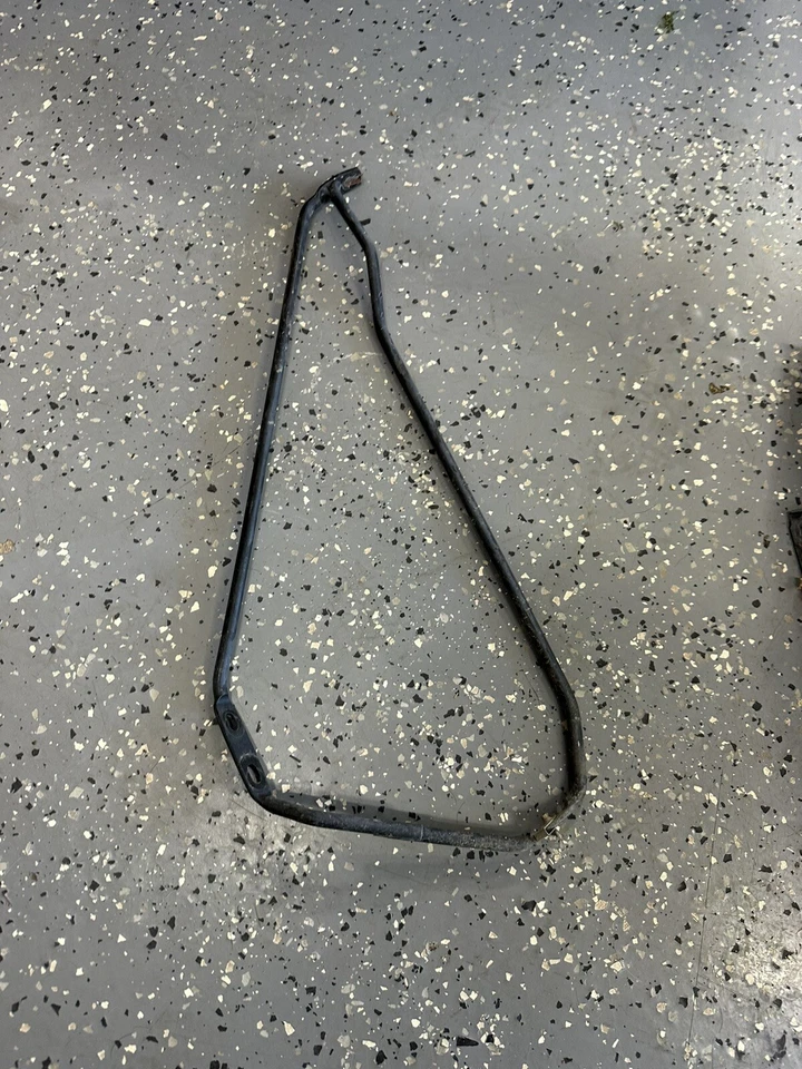 SOPORTE SOPORTE DE MONTAJE GUARDABARROS IZQUIERDO PONTIAC SOLSTICE GXP CABRIO 2007 Foto 1 de 1