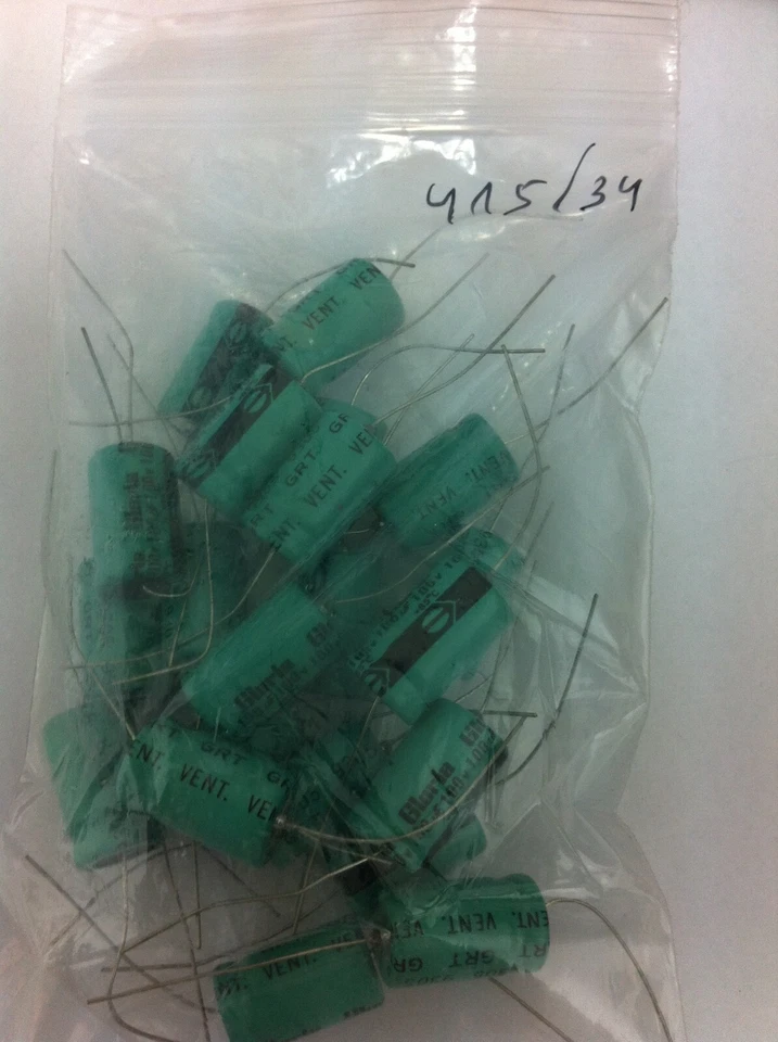 GRT-100V-100uF-20% - Gloria - 21 piezas - Condensadores electrolíticos radiales 100uF 100V Foto 1 de 1