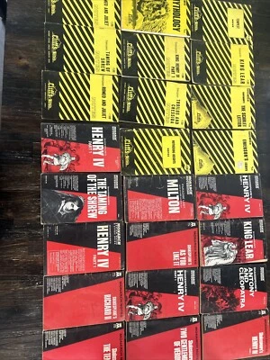 Lot of Cliff's Notes and Monarch Notes Classic Literature Titles PB Lot of 28 - Image 1 of 4