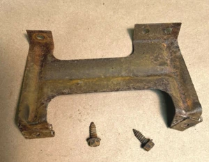 1969 1970 & Other Mercury Cougar Vacuum Head Light Tank Bracket L Or R & Screws - Picture 1 of 2