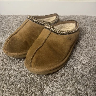 Chinelo UGG Tasman castanha (W)-EUA tamanho 5 / 5955-CHE - Imagem 1 de 4