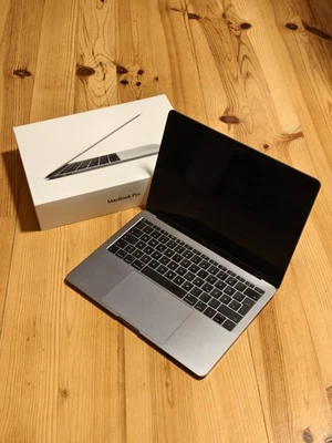 Apple MacBook Pro 13 Zoll Retina Display 128GB SSD 8GB RAM 2017 Space Grau - Bild 1 von 4