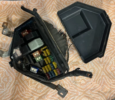 2005 05 ACURA TL 2.5 ENGINE FUSE BOX RELAY UNDER HOOD Integrated Control RB1 - Imagem 1 de 4